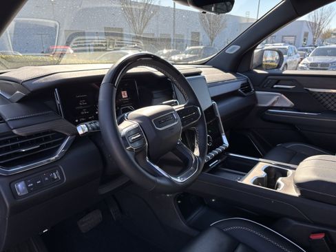 Used 2025 GMC Acadia Denali w/ Super Cruise Package image 17