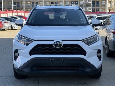 Used 2020 Toyota RAV4 XLE image 6
