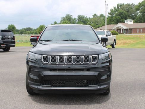 Used 2024 Jeep Compass Sport AWD/4WD image 3