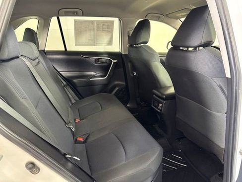 Used 2019 Toyota RAV4 LE w/ Carpet Mat Package AWD/4WD image 5
