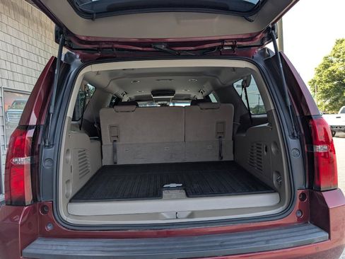 Used 2018 Chevrolet Suburban LS w/ Enhanced Driver Alert Package RWD image 26