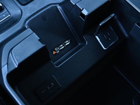 Used 2025 GMC Sierra 2500 AT4 w/ AT4 Premium Plus Package image 25