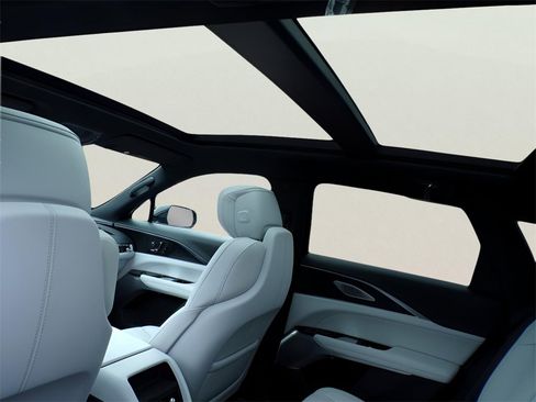 New 2025 Cadillac Lyriq Luxury image 8