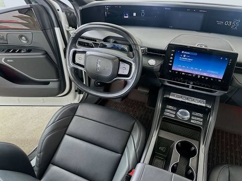 Used 2024 Lincoln Nautilus Premier w/ Equipment Group 102A AWD/4WD image 17