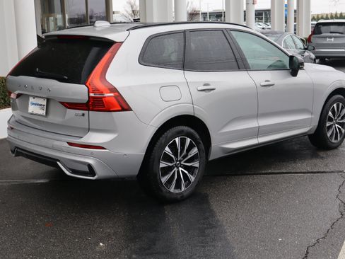 Used 2025 Volvo XC60 B5 Plus image 10