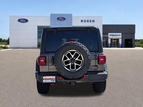 Used 2025 Jeep Wrangler Unlimited Rubicon AWD/4WD image 36
