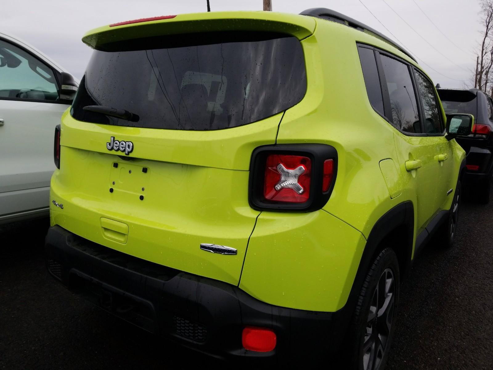 Used 2018 Jeep Renegade Latitude w/ Popular Equipment Group AWD/4WD image 2