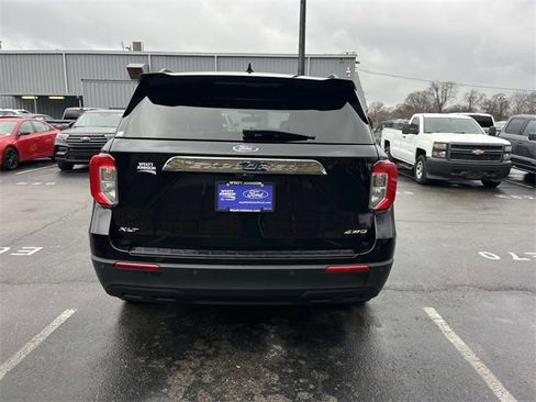Used 2023 Ford Explorer XLT image 4