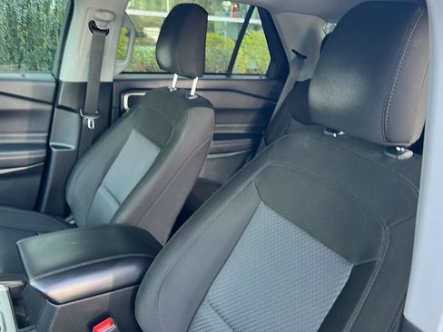 Certified 2023 Ford Explorer XLT image 28