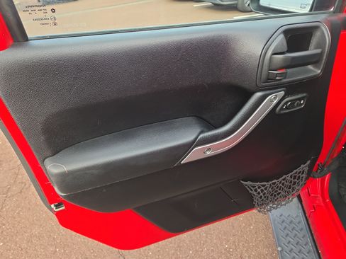 Used 2014 Jeep Wrangler Unlimited Sahara w/ Connectivity Group image 14