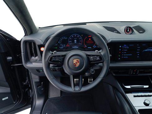 New 2026 Porsche Cayenne GTS image 33