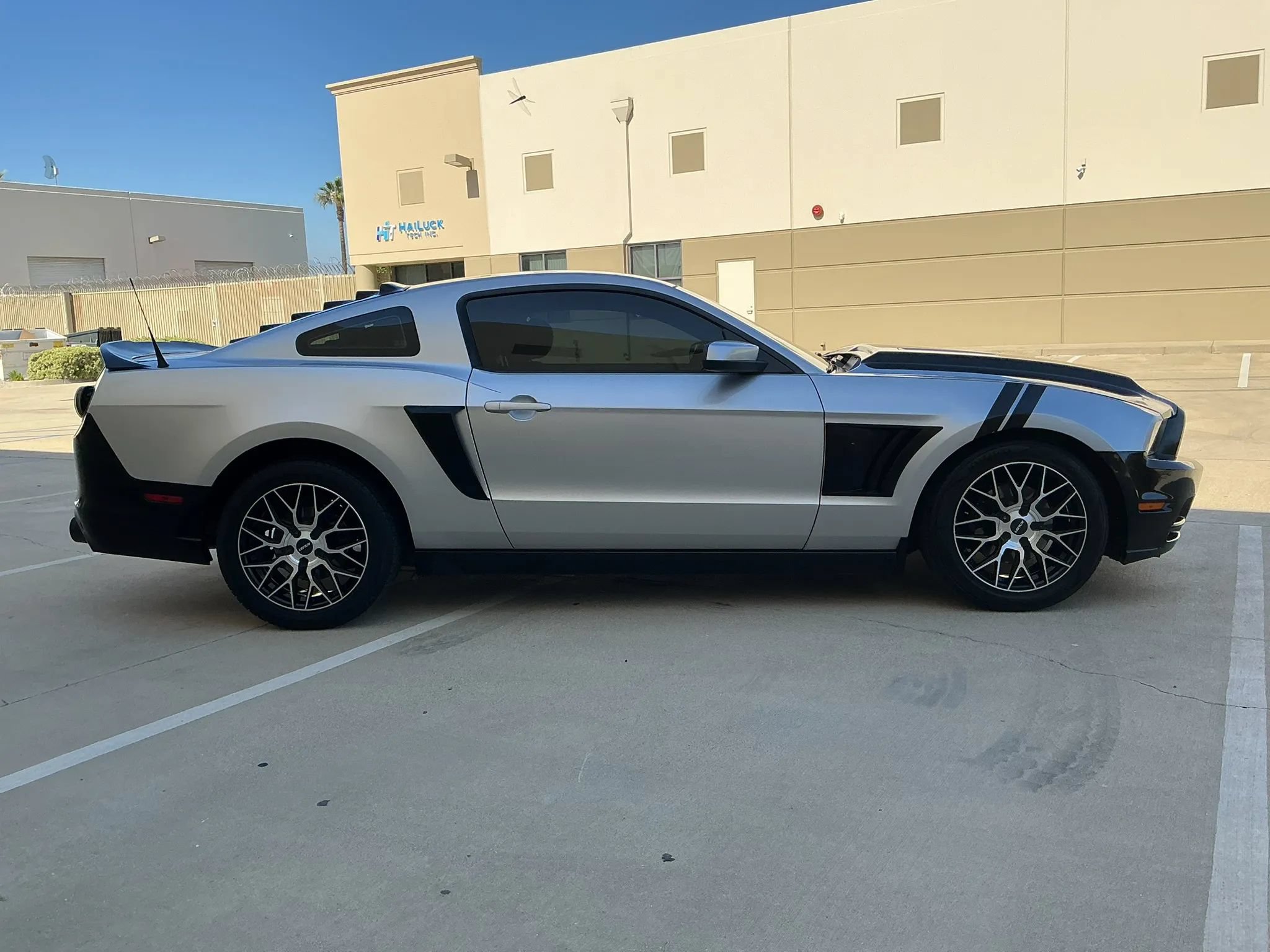 Used 2014 Ford Mustang Coupe RWD image 4