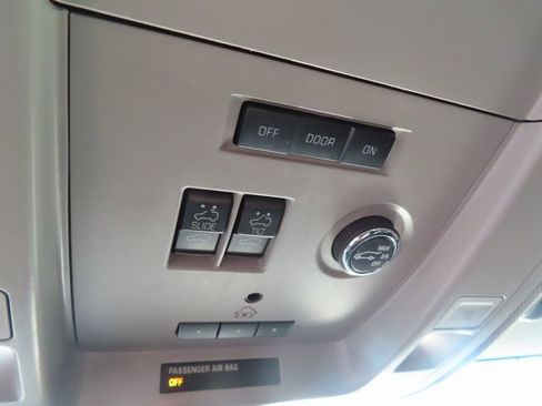 Used 2015 Chevrolet Suburban LTZ image 30