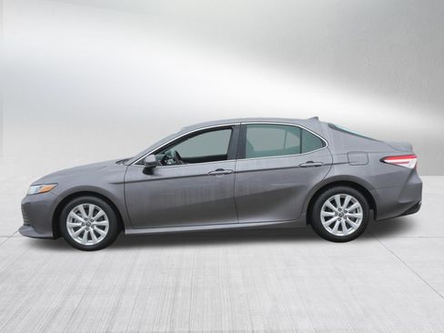 Certified 2020 Toyota Camry LE image 4