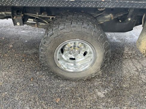 Used 2019 RAM 3500 Tradesman w/ Chrome Appearance Group image 4