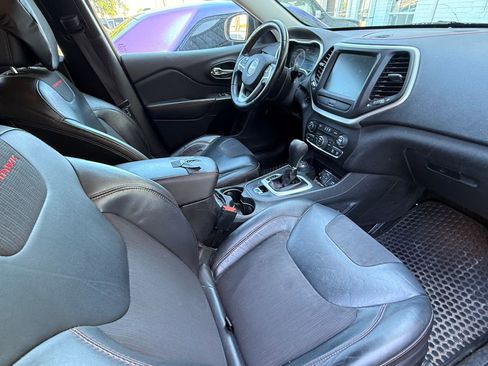 Used 2015 Jeep Cherokee Trailhawk AWD/4WD image 3