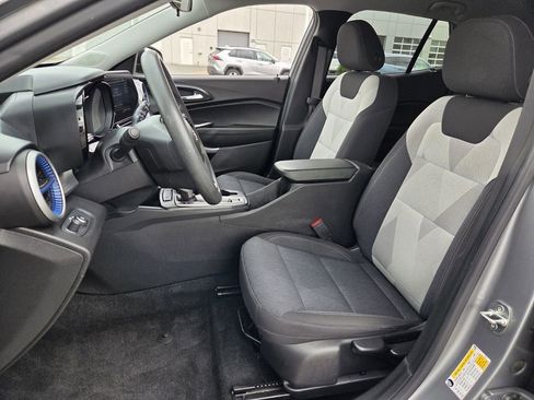 Used 2024 Chevrolet Trax LS FWD image 9
