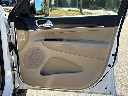 Used 2018 Jeep Grand Cherokee Limited w/ Trailer Tow Group IV image 14