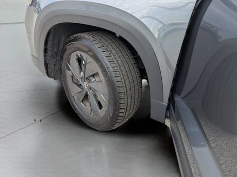 Certified 2025 Volkswagen Taos S FWD image 33