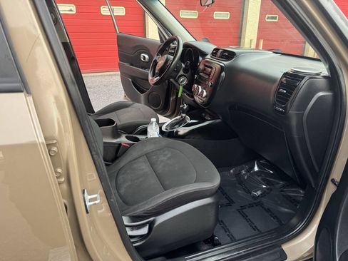 Used 2014 Kia Soul FWD image 23