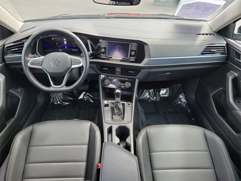 Used 2024 Volkswagen Jetta SE image 12