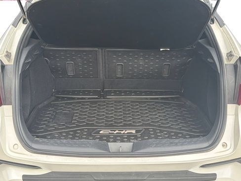 Used 2019 Toyota C-HR Limited FWD image 11