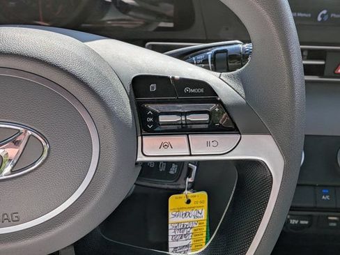 Used 2022 Hyundai Elantra SE FWD image 19