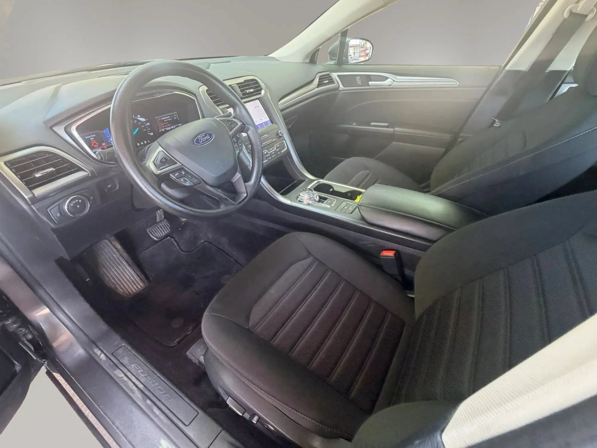 Used 2020 Ford Fusion SE FWD image 23