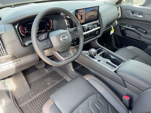 New 2026 Nissan Pathfinder Platinum w/ Cargo Package FWD image 4