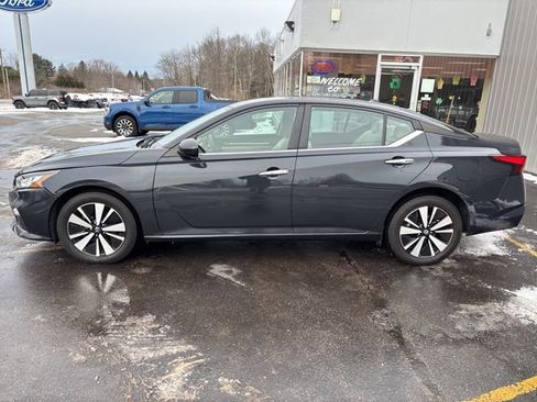 Used 2022 Nissan Altima 2.5 SV AWD/4WD image 2