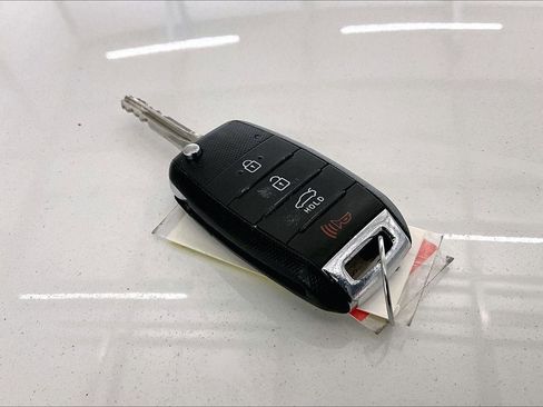 Used 2017 Kia Forte LX image 9