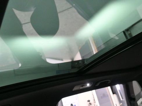 Used 2021 Volkswagen Tiguan SE R-Line image 23