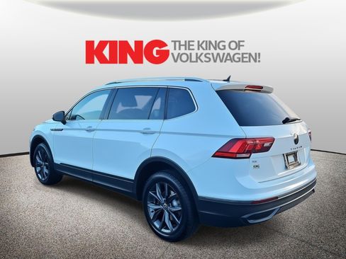 Used 2022 Volkswagen Tiguan SE w/ Panoramic Sunroof Package image 6