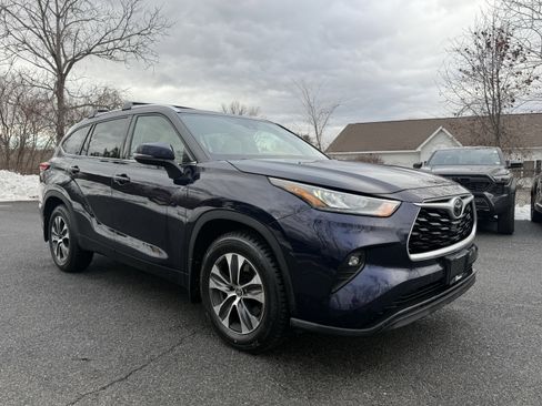 Used 2020 Toyota Highlander XLE image 14