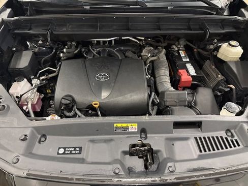 Used 2021 Toyota Highlander XLE image 30