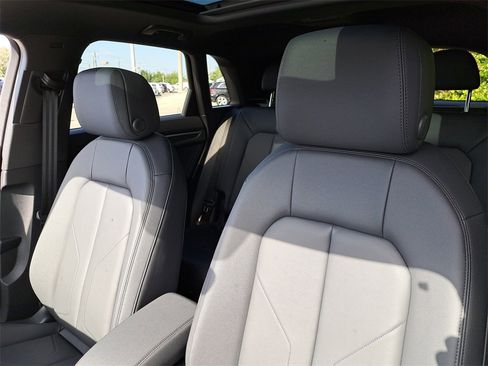 New 2025 Audi Q3 2.0T Premium image 17
