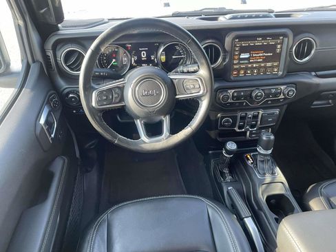 Used 2022 Jeep Wrangler Unlimited Sahara w/ Cold Weather Group image 18