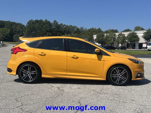 Used 2016 Ford Focus ST w/ Equipment Group 402A FWD image 28