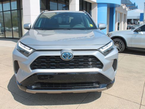 Used 2023 Toyota RAV4 SE w/ Convenience Package image 2