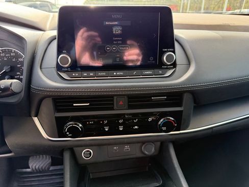 Used 2023 Nissan Rogue S image 18