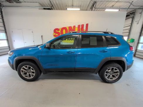 Used 2020 Jeep Cherokee Trailhawk w/ Cold Weather Group AWD/4WD image 2