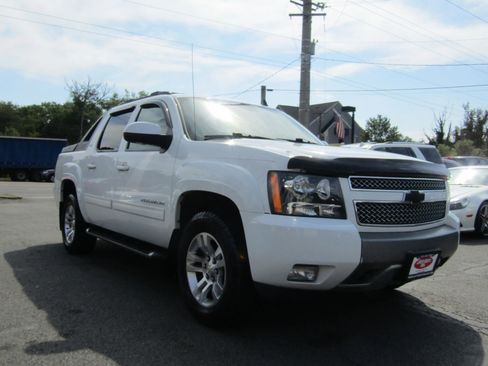 Used 2011 Chevrolet Avalanche LT w/ Luxury Package image 1
