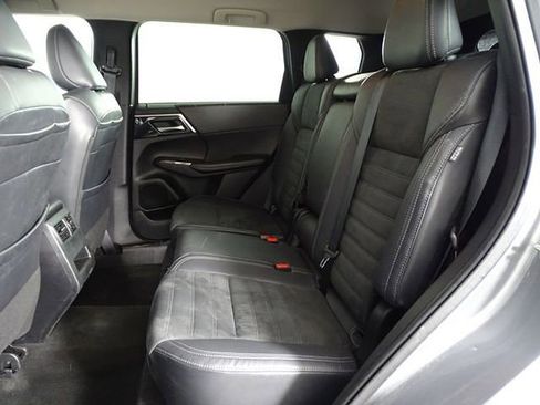 Used 2022 Mitsubishi Outlander SE image 13