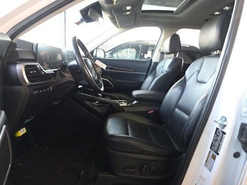 Used 2025 Kia Telluride S image 6