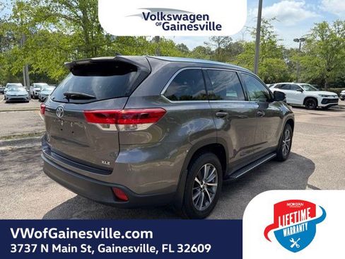 Used 2019 Toyota Highlander XLE FWD image 6