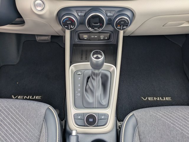 Certified 2026 Hyundai Venue SEL FWD image 19