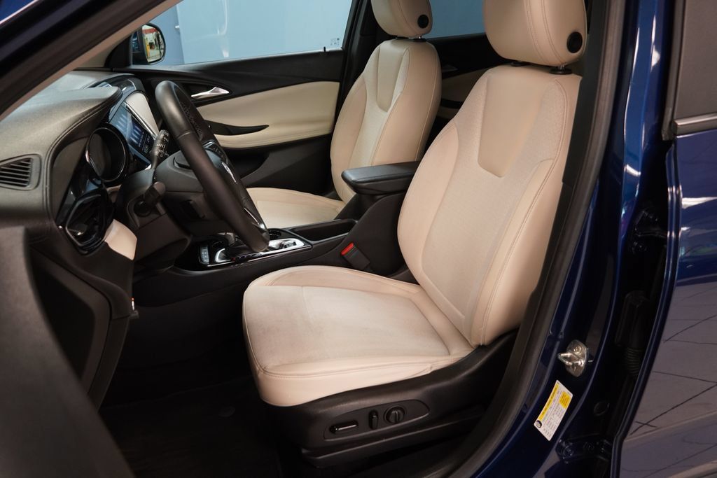 Used 2022 Buick Encore GX Select AWD/4WD image 3