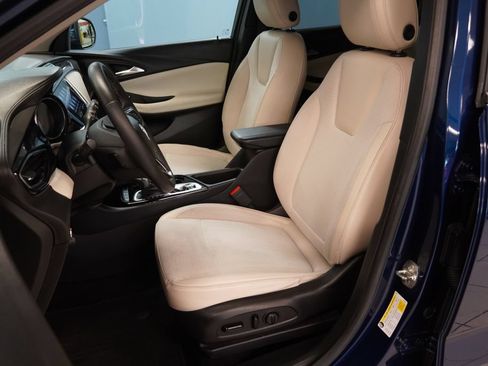 Used 2022 Buick Encore GX Select AWD/4WD image 3