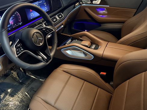 New 2026 Mercedes-Benz GLS 450 4MATIC image 9