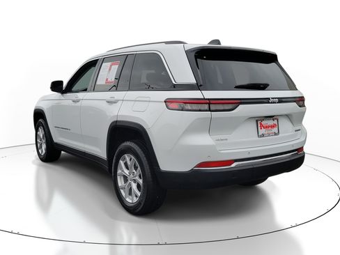Used 2024 Jeep Grand Cherokee Limited image 3